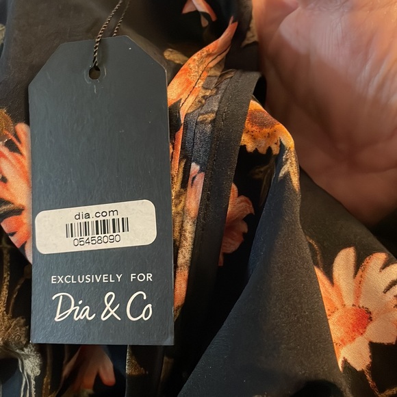 Cameo Appearance blouse. High low hem. Size 3X. New with tags. - Picture 7 of 9